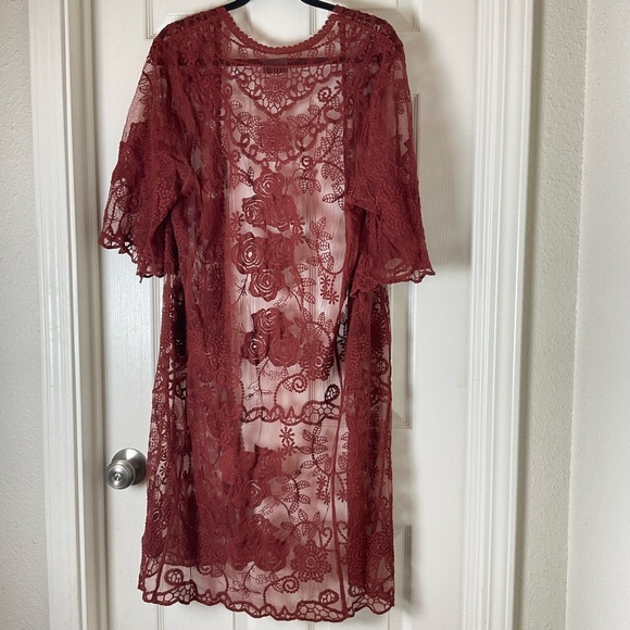 Shyanne Women's Lace Duster Kimono - Picture 9 of 11